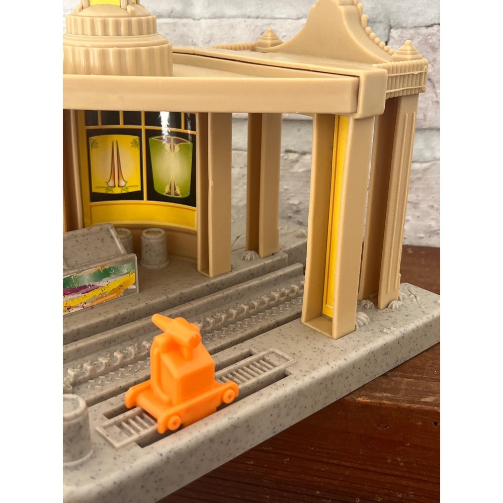 2008 Fisher-Price GeoTrax Disney‎ Pixar Cars Ramone's Body Art Playset - Picture 4 of 7